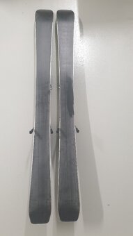 dětské lyže 110 cm a 2x helma na lyže - 2