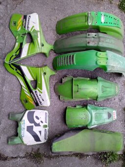 Staré plasty Kawasaki - 2