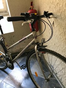 Prodám zánovní dámské - 2