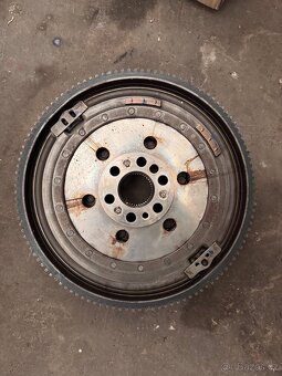 Dvouhmotý setrvačník BMW DKG - 2