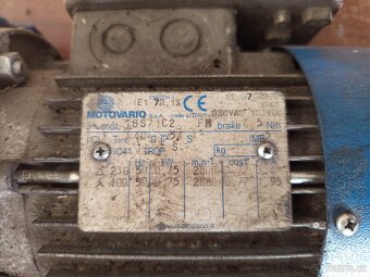 Elektromotor s převodovkou - 2