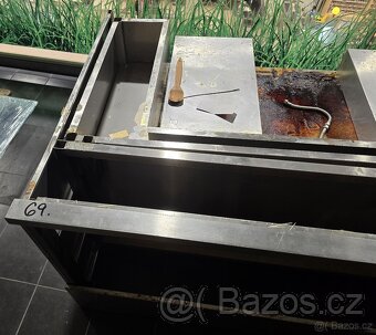 Nerezový stůl na smažící pánev – gastro č. 069 - 2