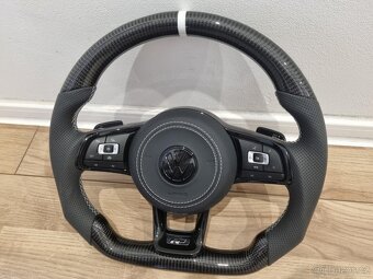 VOLKSWAGEN VOLANT KARBON - PERFOROVANA KOŽA - BIELE ŠITIE - 2