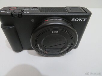 Zánovní digitální fotoaparát Sony ZV-1 (záruka 24 měs.) - 2
