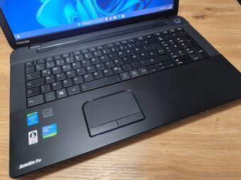 Toshiba satellite pro C70 velký 17 palců - 2