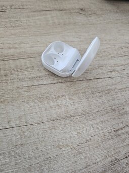 Samsung Galaxy Buds 2. Nabíjecí case - 2