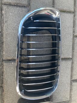 BMW e46 facelift mřížka kapoty(ledviny) - 2