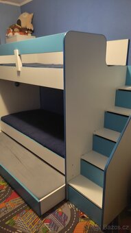 Patrová postel se schůdky, 3 lůžka - 2
