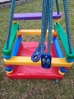 Barevná houpačka pro nejmenší děti - 2