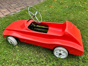 Šlapací autíčko historické červené - 2