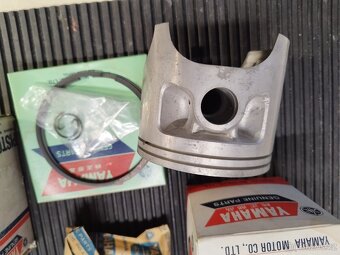 YAMAHA YZ 400,250 PÍSTY - 2