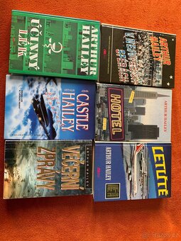 Hailey různé knihy - 2