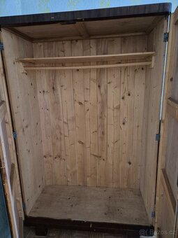 Zachovalá retro ložnice - skříně, postele, noční stolky - 2