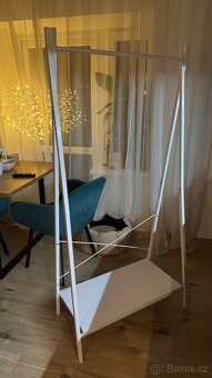 Minimalistický věšák - 2
