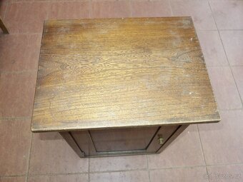 Malá dřevěná skříňka - 2