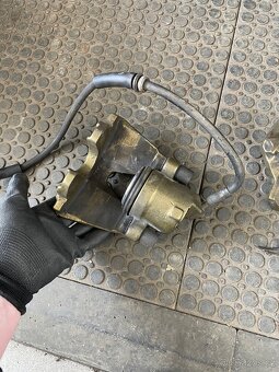 Brzdové třmeny Audi S3 8L - 2