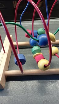 Hračka s dřevěnými kuličkami - 2