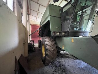 sklízecí mlátička John Deere 2064 - 2