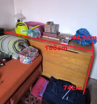 Dvojitý dřevěný peřináč za dvoulůžkovou postel - 2