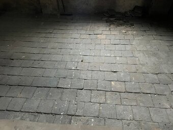 Prodám půdovky - cihlová dlažba 105m2 - 2