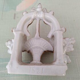 Starožitnosti - porcelánový zamilovaný motiv - 2