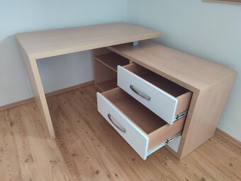 Dřevěný rohový psací stůl - 2