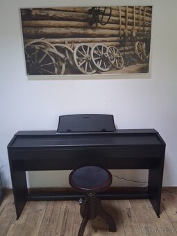 Casio CDP 770 drevenym stojanem a stolickou - 2