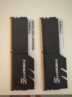 G Skill TridentZ RGB F4-3000C15D - 2