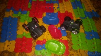 Flexibilní autodráha FleXtrem, Plastoví vojáčci, Roboti - 2