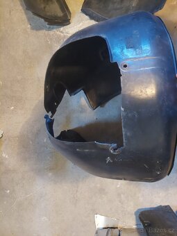 Přední podběhy BMW e38 - 2