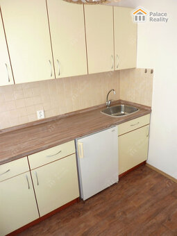 Prodej upraveného bytu 2+1, centrum města - 2