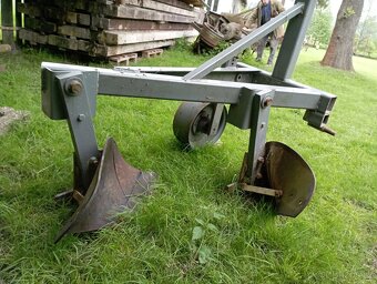 Dvouradličný pluh - 2