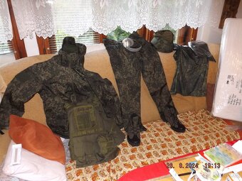 Prodám airsoftovou pistoli, samopal a veškeré vybavení - 2