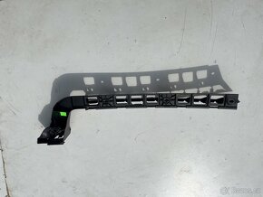 Levá upevňovací lišta Octavia III Combi (VAG 5E9 807 863) - 2