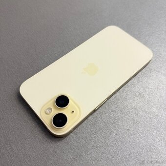 iPhone 15 128GB žlutý, jako nový, záruka - 2