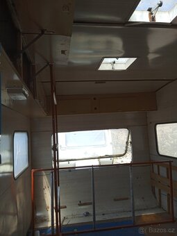 Karavan na pevné stání - 2
