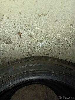 Letní pneu 245/40 R18 - 2