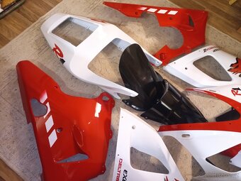 Prodám komplet kapotáž na Yamaha yzf R1 RN01 98, 99 - 2
