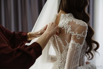Luxusní svatební šaty z italské látky – vel. S - 2