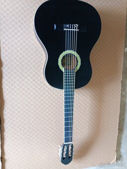 Kytara s příslušenstvím - 2