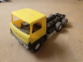 Traktorbagr a Tatra na písek - 2