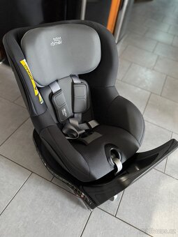 BRITAX RÖMER Autosedačka Dualfix M i-Size, otočná 360 stupňů - 2