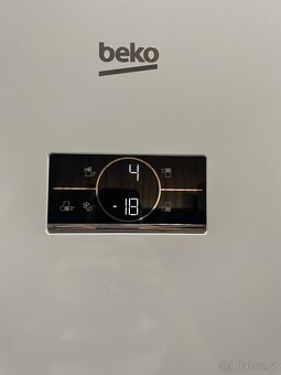 Nepoužitá lednice Beko B5RCNA406HW - 2