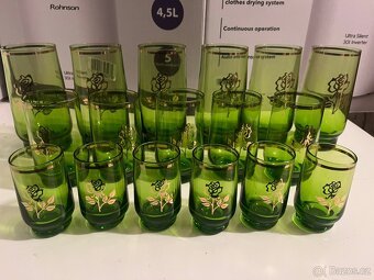 Zelene, cerne sklo a svicen - 2