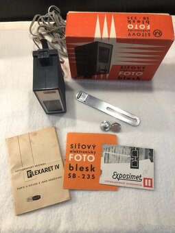 Síťový elektronický foto blesk SB-235 s dokumentací - 2