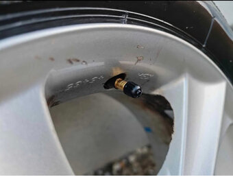 Mazda 205/60 r16 2 ks - 2