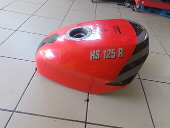 Nádrž Aprilia rs 125 r - 2