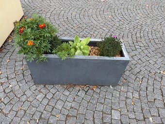 Betonový truhlík zahradní - 2