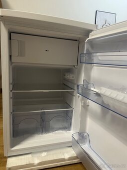 Klasická malá lednice s mrazákem - 2