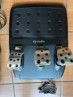 VOLANT Logitech G29 Driving Force + pedály + řadící páka - 2
